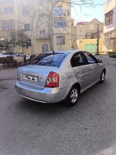 Hyundai Accent-4