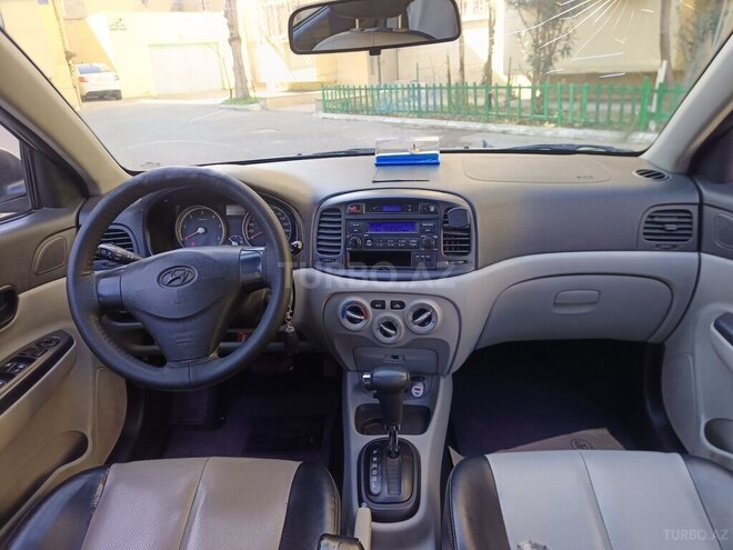 Hyundai Accent-7