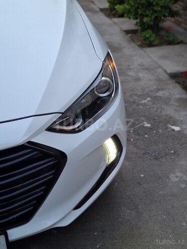 Hyundai Elantra-2