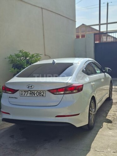 Hyundai Elantra-5