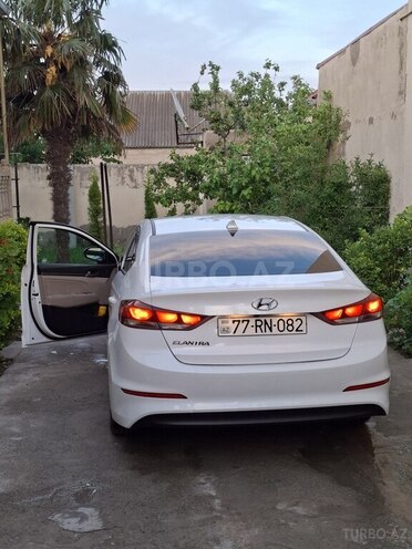 Hyundai Elantra-3