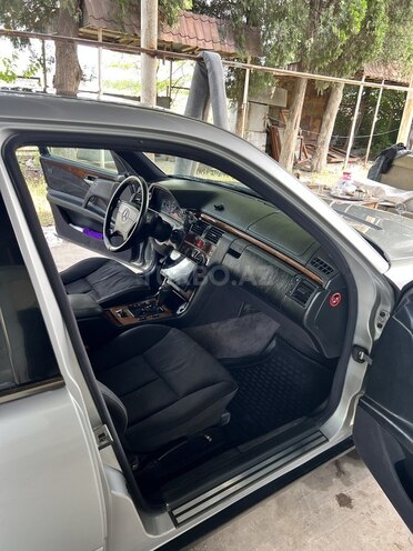 Mercedes E 240-8