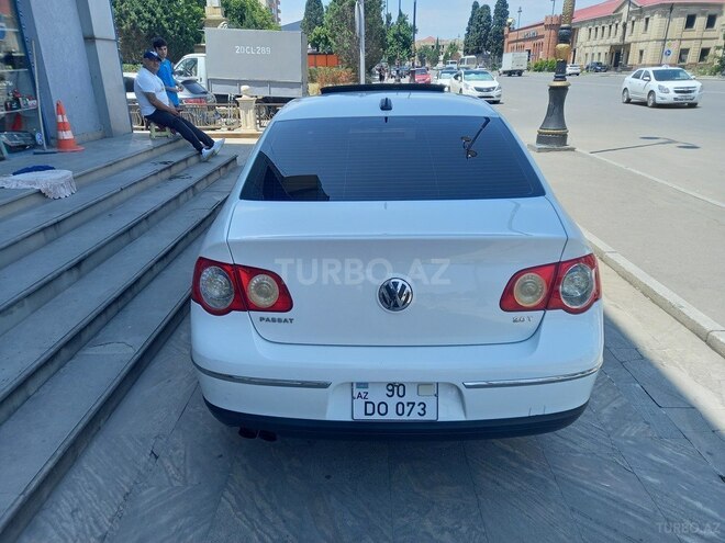 Volkswagen Passat-8