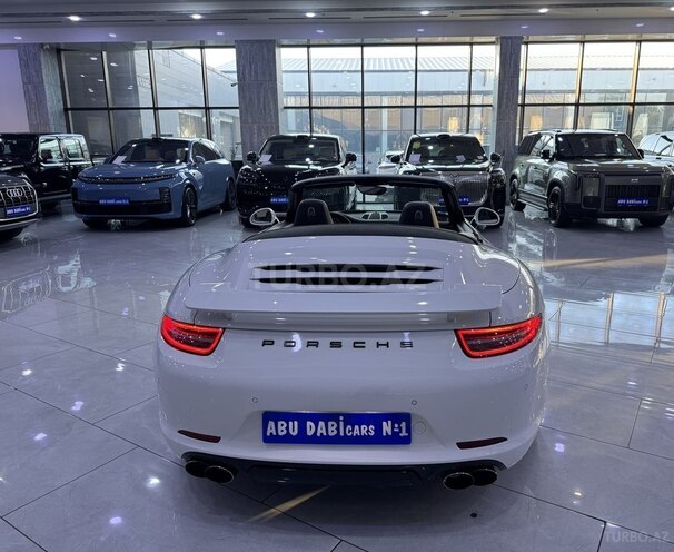 Porsche 911 Carrera 4S-11