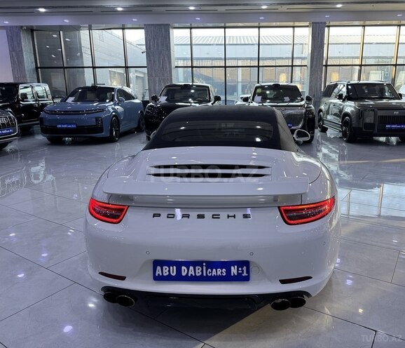 Porsche 911 Carrera 4S-12