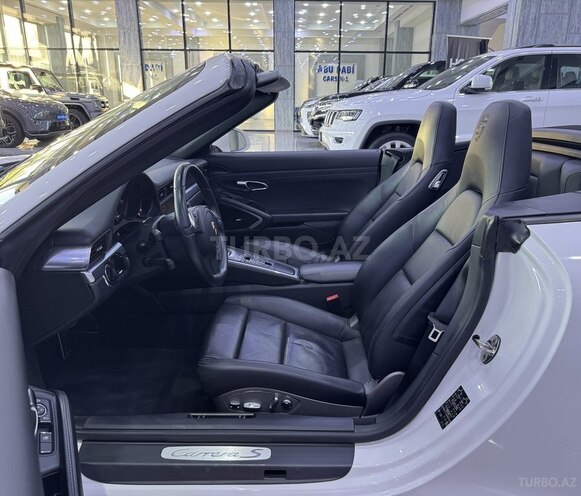 Porsche 911 Carrera 4S-18