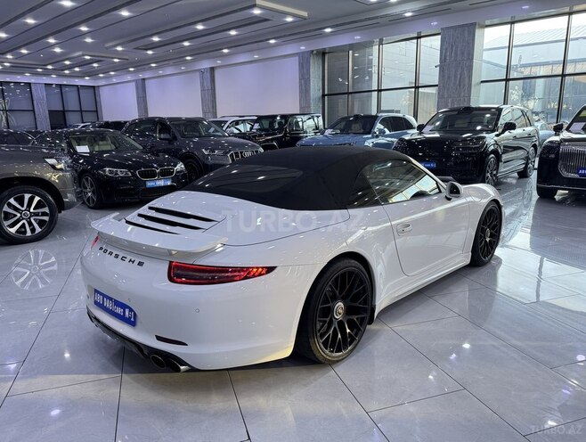 Porsche 911 Carrera 4S-10