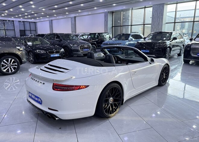 Porsche 911 Carrera 4S-9