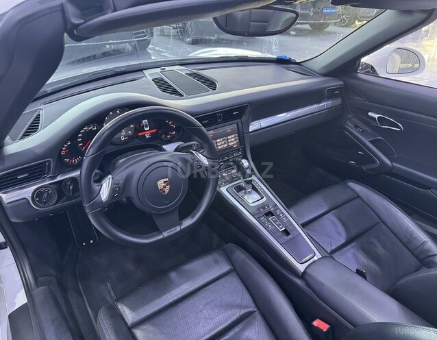 Porsche 911 Carrera 4S-16