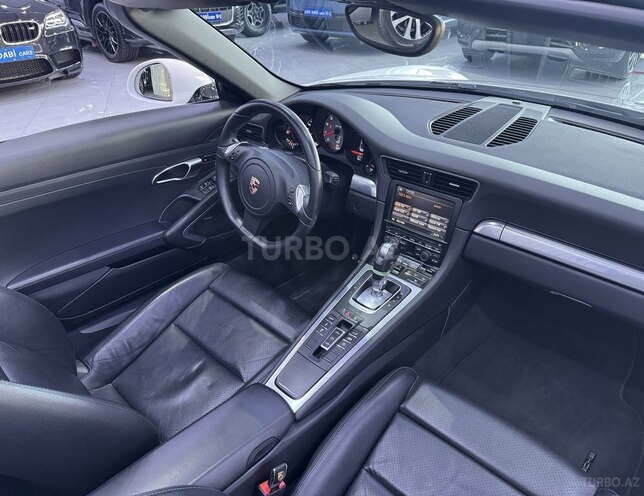 Porsche 911 Carrera 4S-17