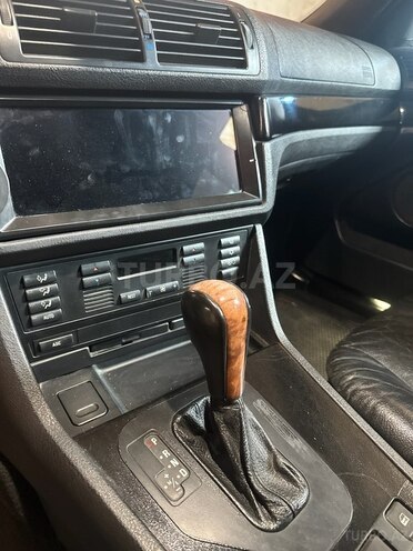 BMW 523-8