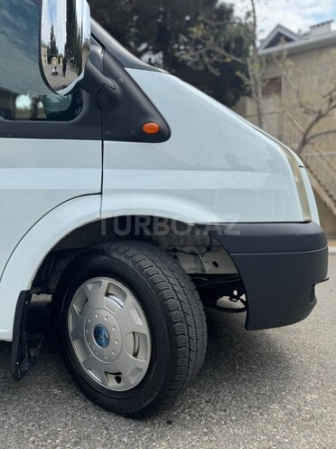 Ford Transit-10