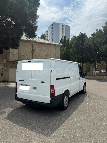 Ford Transit-6