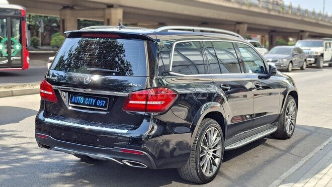 Mercedes GLS 500 4MATIC-7