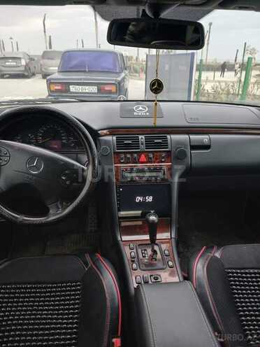Mercedes E 220-2
