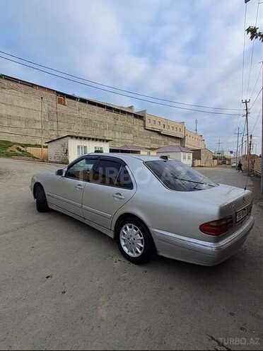 Mercedes E 220-10