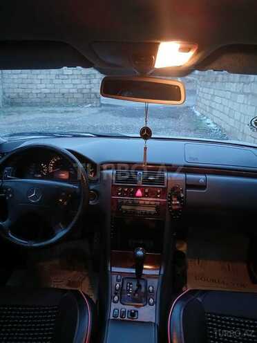 Mercedes E 220-8