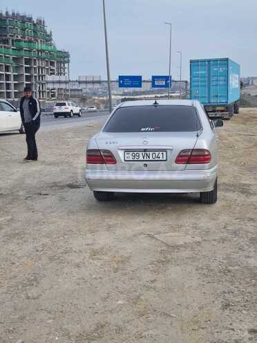 Mercedes E 220-4