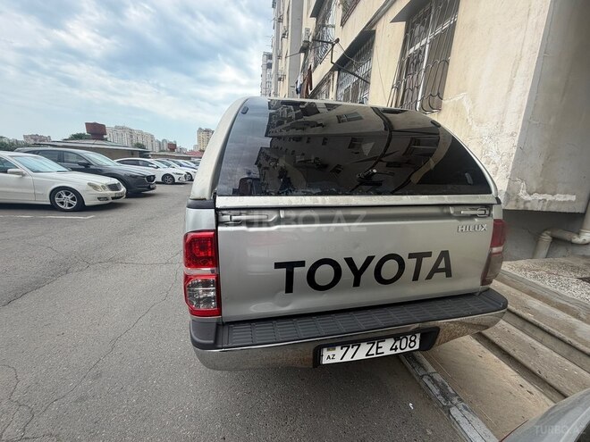 Toyota Hilux-2