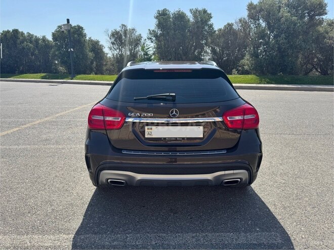 Mercedes GLA 200-6