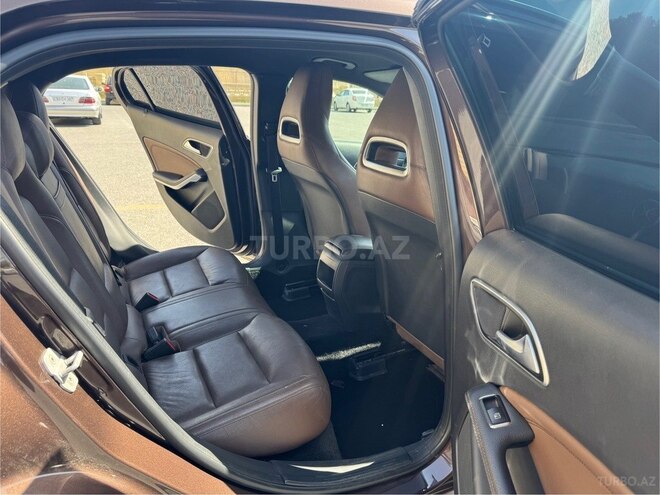 Mercedes GLA 200-10