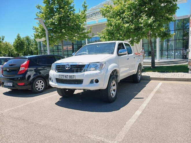 Toyota Hilux-1