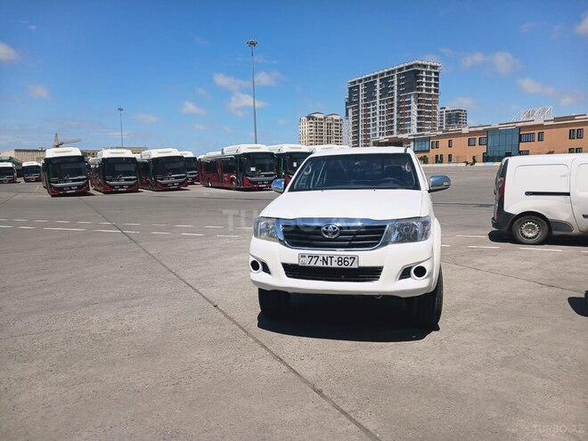Toyota Hilux-2