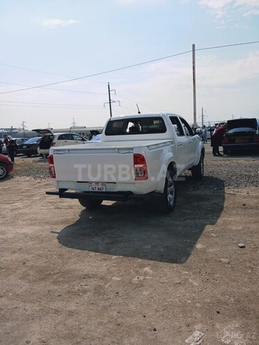 Toyota Hilux-4