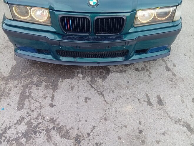 BMW 318-2