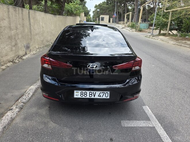 Hyundai Elantra-2