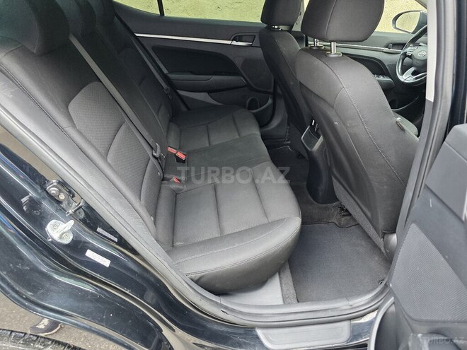 Hyundai Elantra-6