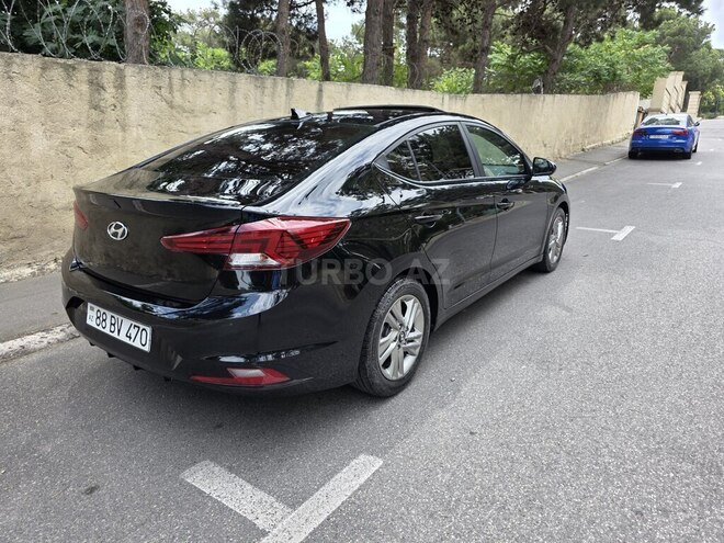 Hyundai Elantra-9