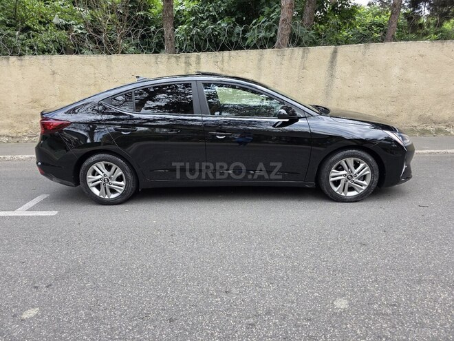 Hyundai Elantra-10