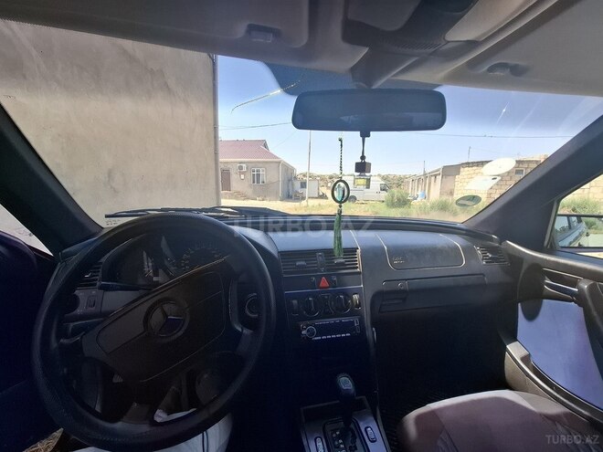 Mercedes C 230-11