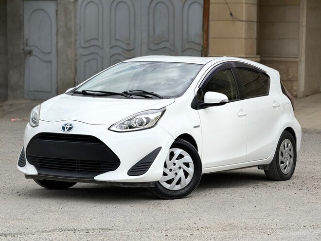 Toyota Aqua-1