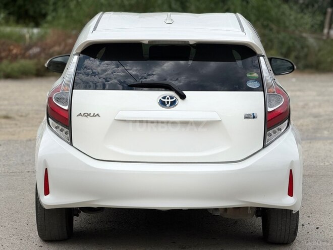 Toyota Aqua-5