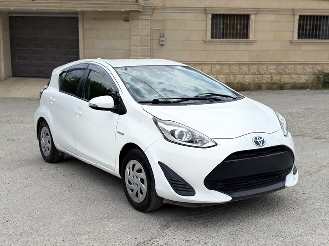 Toyota Aqua-4