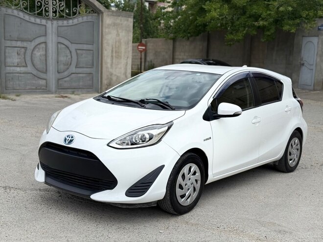 Toyota Aqua-3
