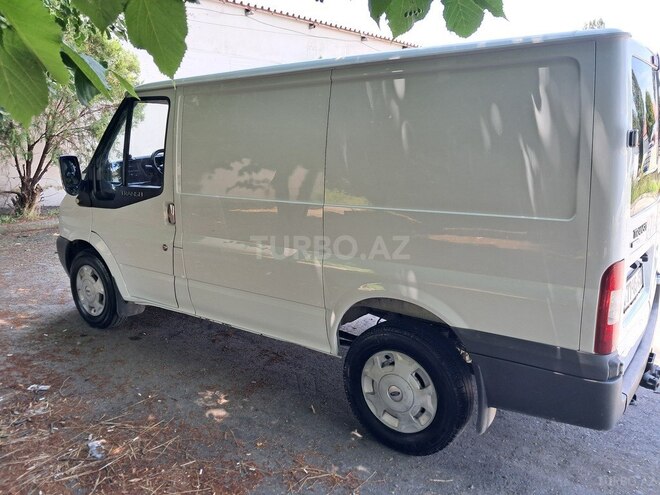 Ford Transit-4