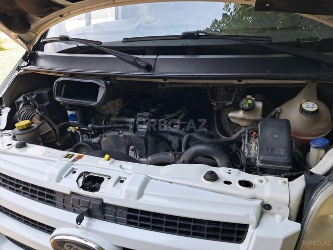 Ford Transit-8