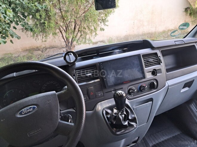 Ford Transit-7