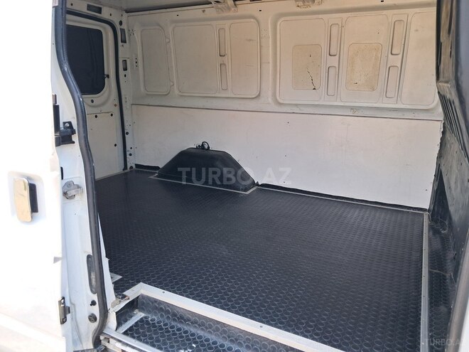 Ford Transit-10