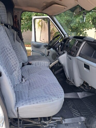 Ford Transit-11