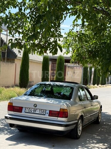 BMW 520-2