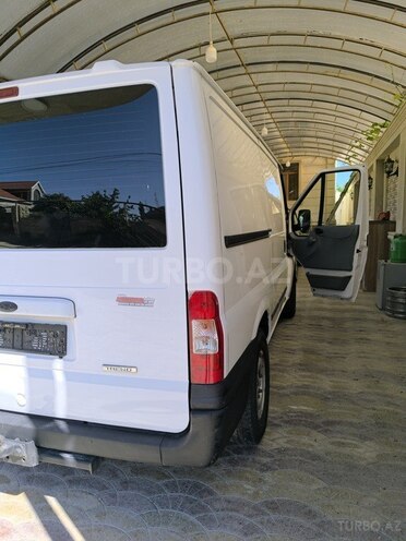 Ford Transit-6