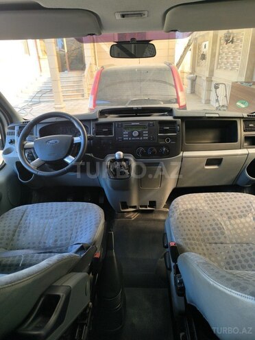 Ford Transit-5
