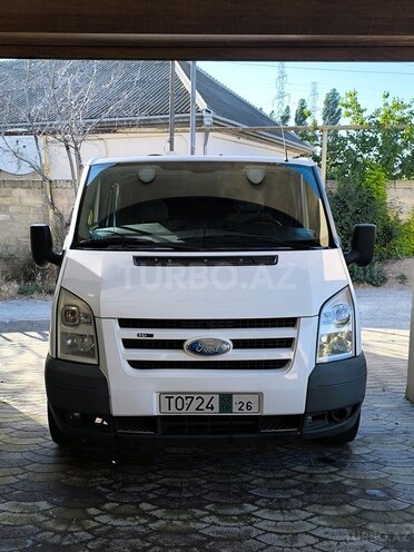 Ford Transit-8