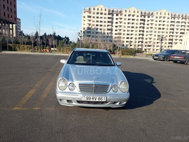 Mercedes E 220-1