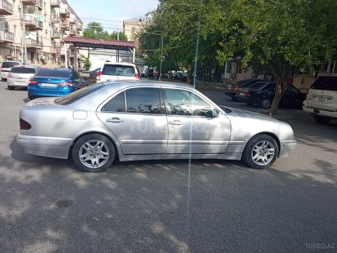 Mercedes E 220-3