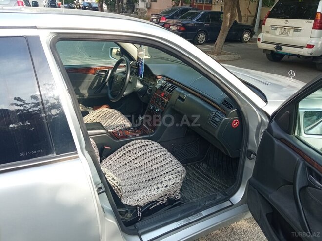 Mercedes E 220-4